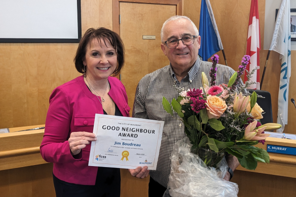 Jim Boudreau receiving the Good Neighbour Award from Mayor Lisa Vanderkwaak